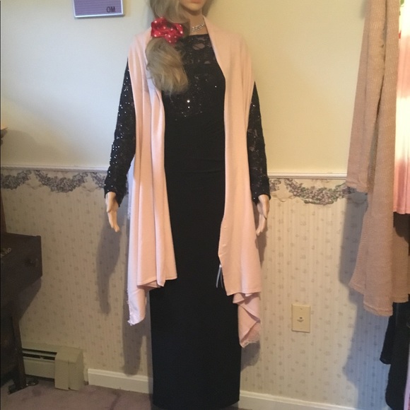 Pink shawl sleeveless poncho wrap with lace edging - Picture 6 of 8